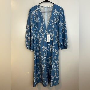 NWT Goodnight Macaroon Blue Floral Deep V-neck Button Up Midi Length Size Large